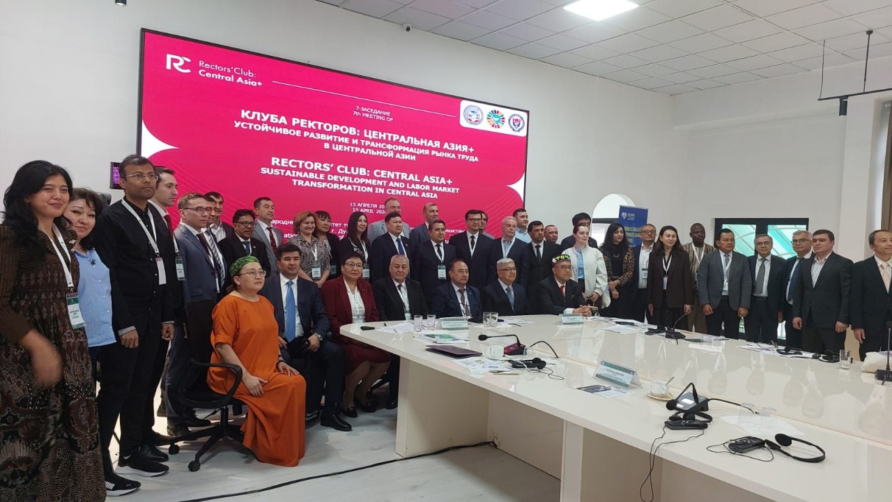 ATMU-nun kafedra müdiri Düşənbədə keçirilən beynəlxalq forumda - FOTOLAR